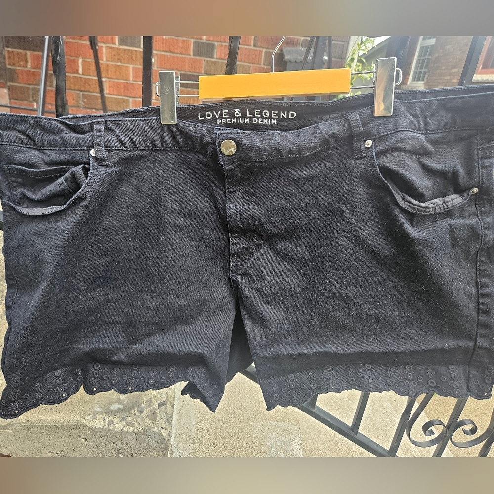 Love & Legend Women's Black Denim Shorts